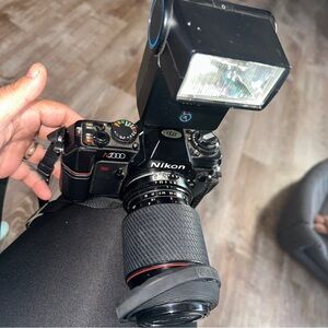 Nikon N2000 35mm SLR Film Cámara Body Only No Film